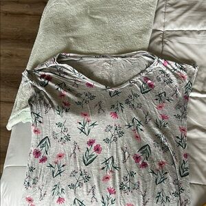 Maurices Gray Floral Short Sleeve Tee